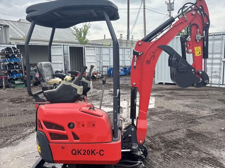 new-cfg-industrial-co-diesel-mini-excavator-model-qk20k-c-image-6