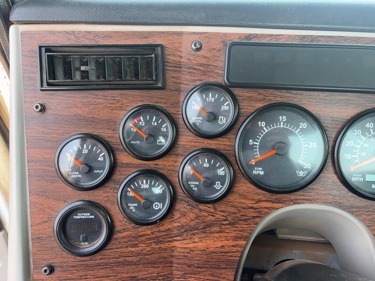 2015-western-star-w4700-semi-image-30