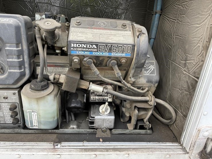 2002-workhorse-p42-image-12