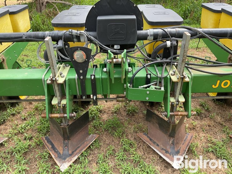 john-deere-12-image-9