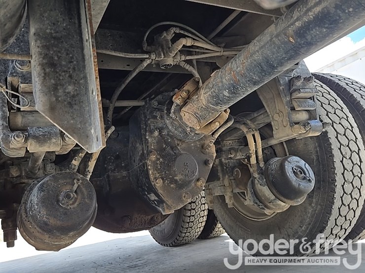 2018-peterbilt-348-image-37