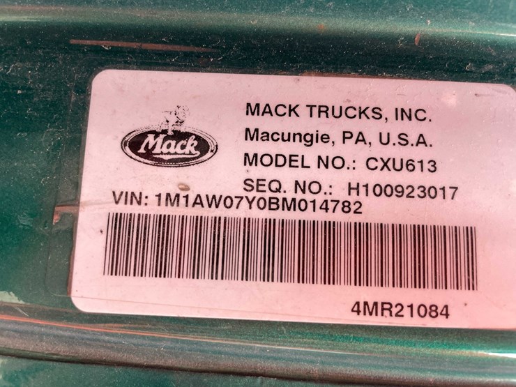 #114-•-2011-mack-semi-tractor-(has-wi-title)-(denmark,-wi)-image-77