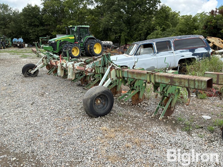 john-deere-885-image-1