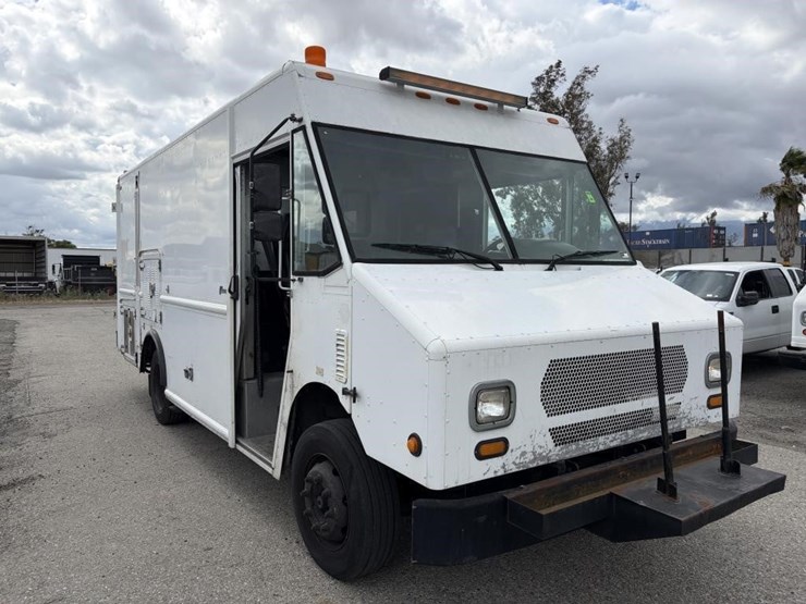 2008-workhorse-w62-image-2
