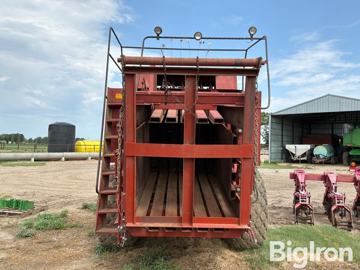 hesston-4800-image-6