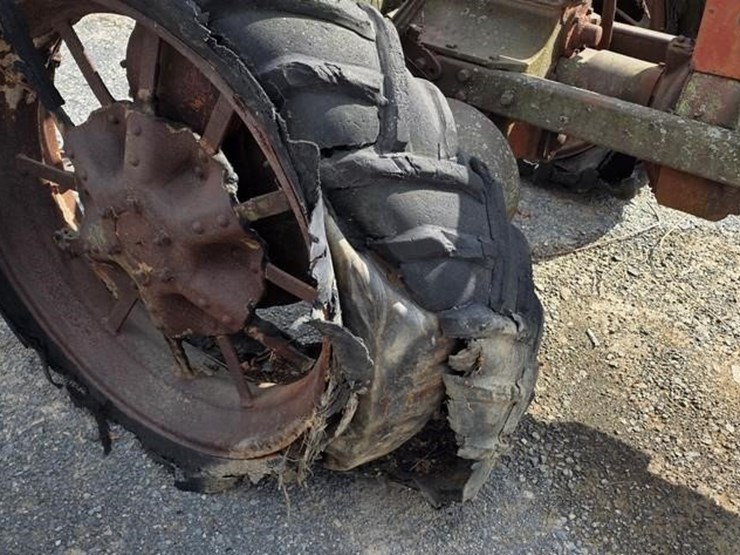 farmall-f20-tractor-(not-running)-image-8