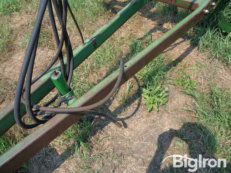 john-deere-235-image-11