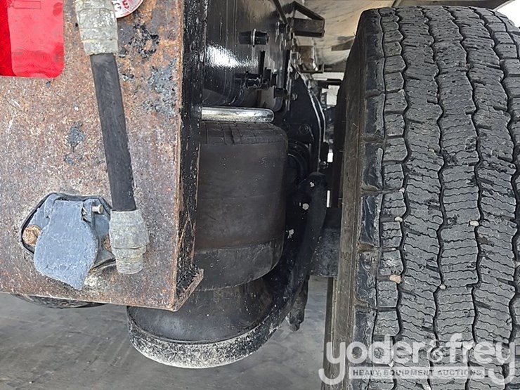 2018-peterbilt-348-image-29