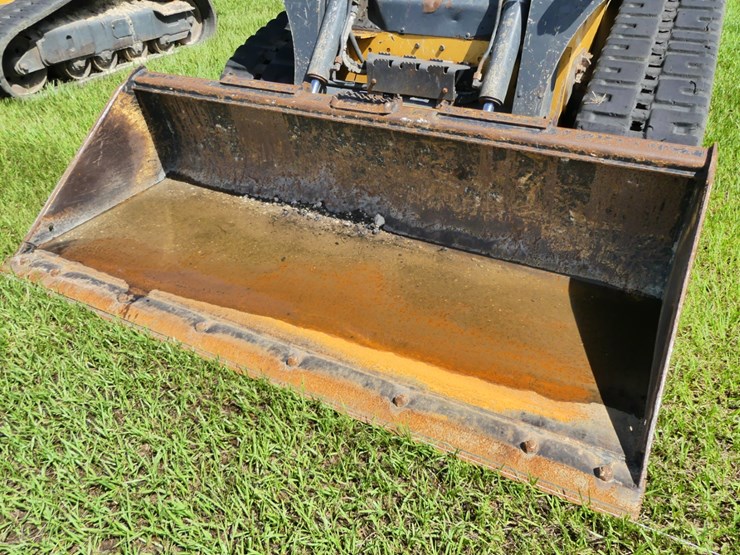 2023-deere-325g-image-10