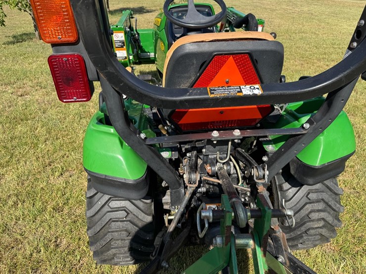 2014-john-deere-1023e-image-14