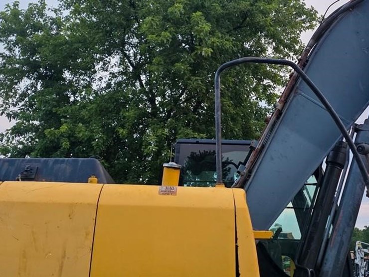 2011-deere-240d-lc-image-20