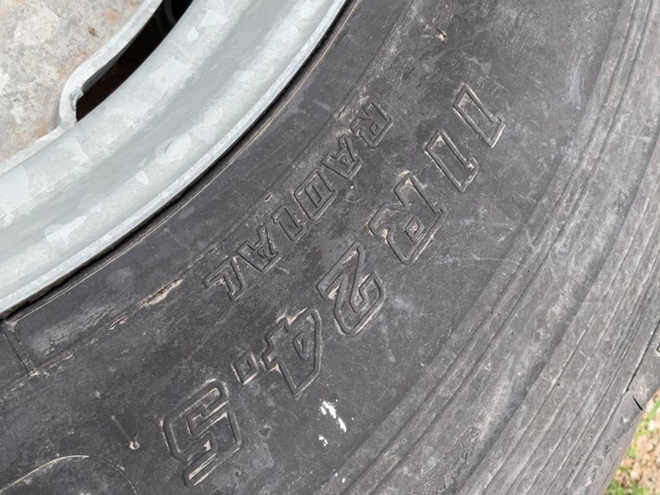 recapped-11r24.5-pivot-tires-&-rims-image-11
