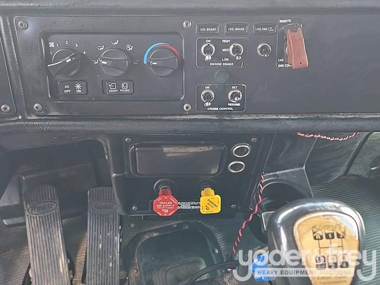 2005-peterbilt-357-image-70