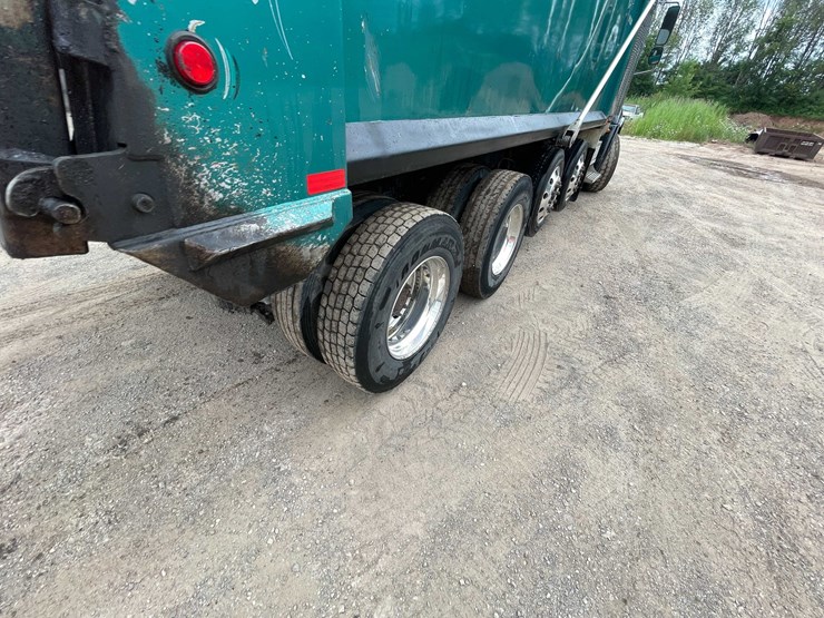 #142-•-2005-freightliner-dump-truck-(title-in-delay)-(denmark,-wi)-image-28