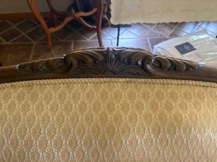 vintage-sofa-image-5