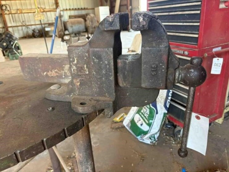 40"-d-steel-shop-table-w/vice-image-5