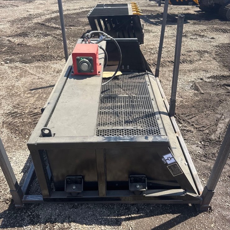 New GiYi Co Hydraulic Skidloader 79in Vibratory Sifting Bucket Model VB79