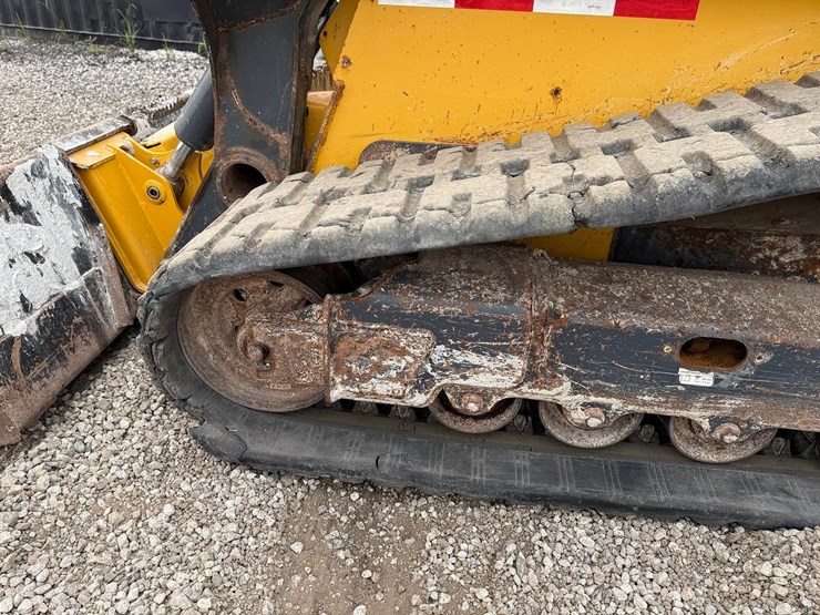 2020-deere-331g-image-18