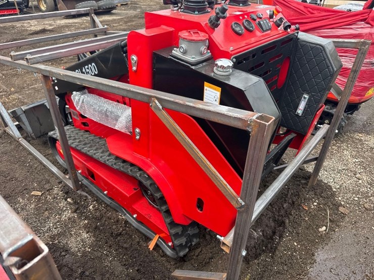 new-sd-lanch-co-mini-diesel-stand-on-skidloader-model-ssl1500-image-6