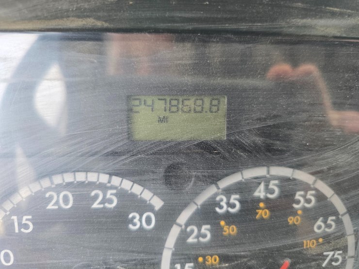 2006-freightliner-m2-106-image-57