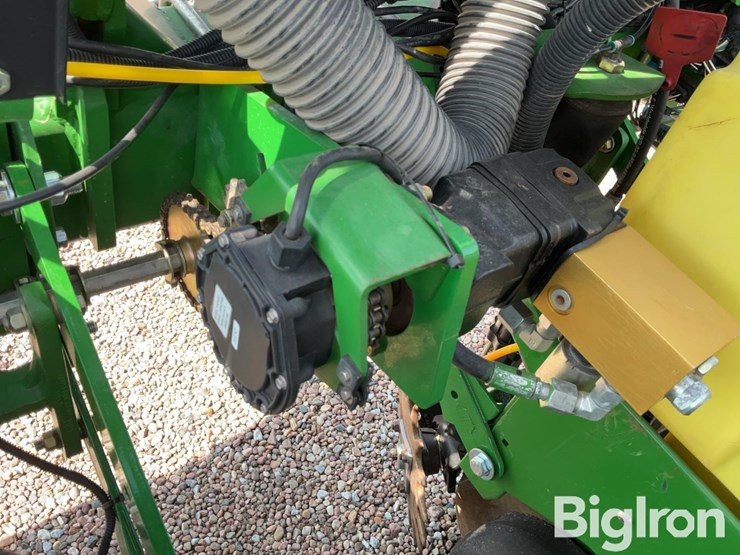 john-deere-1720-image-16