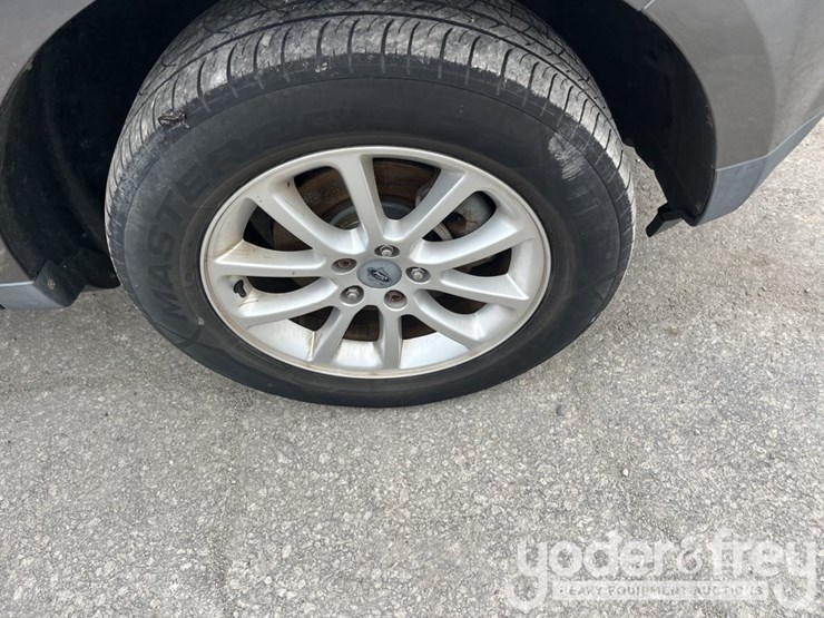 2010-ford-edge-image-8