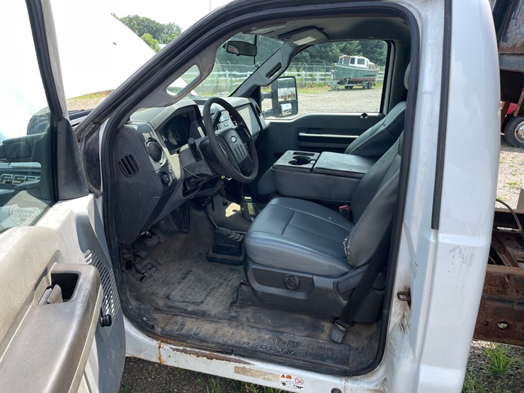 2013-ford-f550-image-30