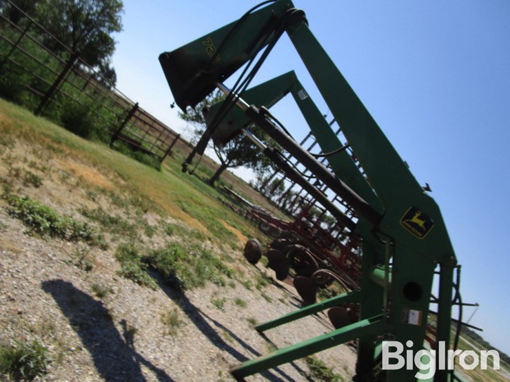 john-deere-725-image-15