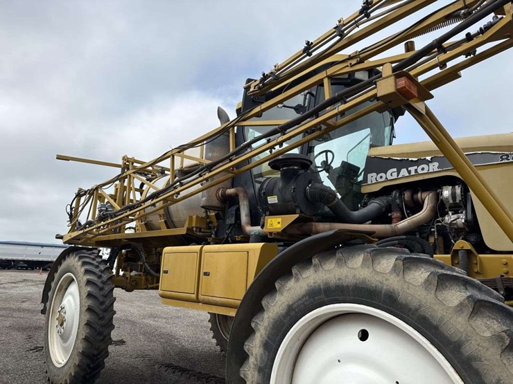 ag-chem-rogator-864-self-propelled-row-crop-spraye-image-14