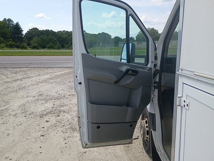 2008-dodge-sprinter-3500-image-31