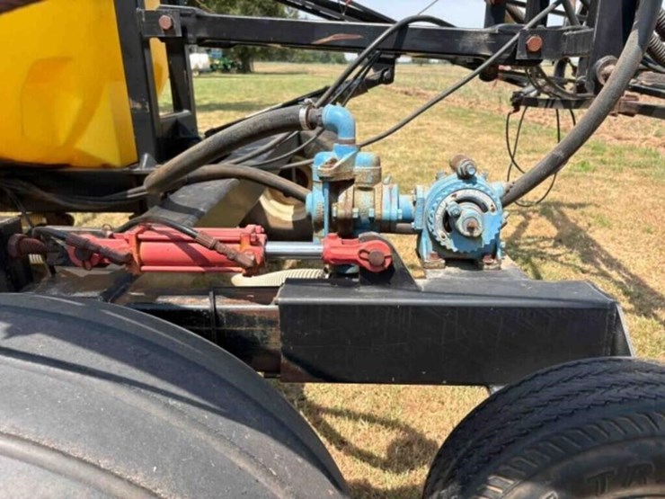 wako-1000-gallon-field-sprayer-image-7