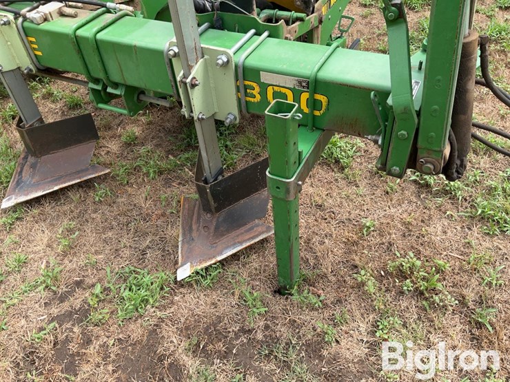 john-deere-12-image-16