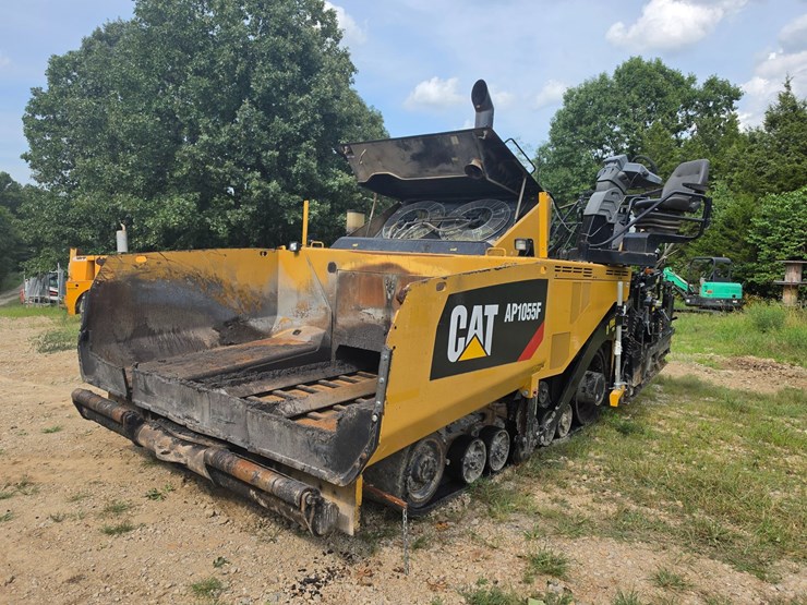 caterpillar-ap-1055f-image-1