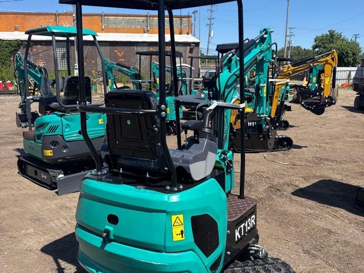 new-cfg-industrial-co-mini-excavator-model-kt13r-image-1