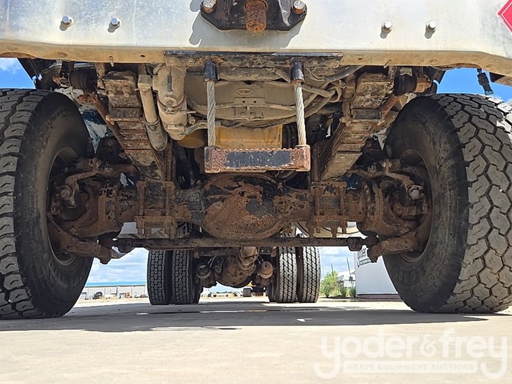 2005-peterbilt-357-image-15