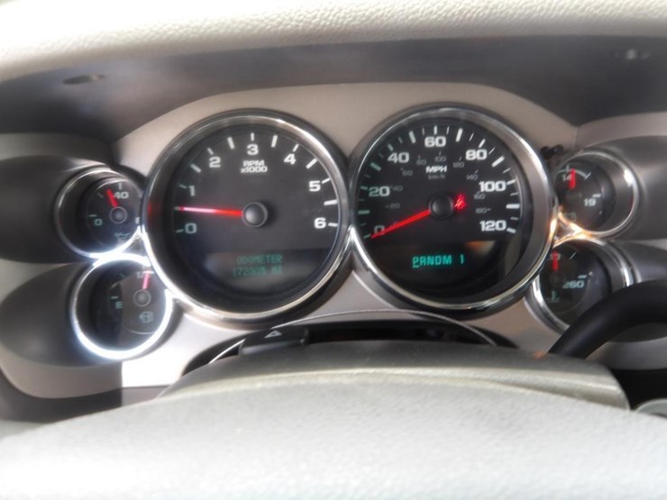 2013-chevrolet-silverado-2500-image-21