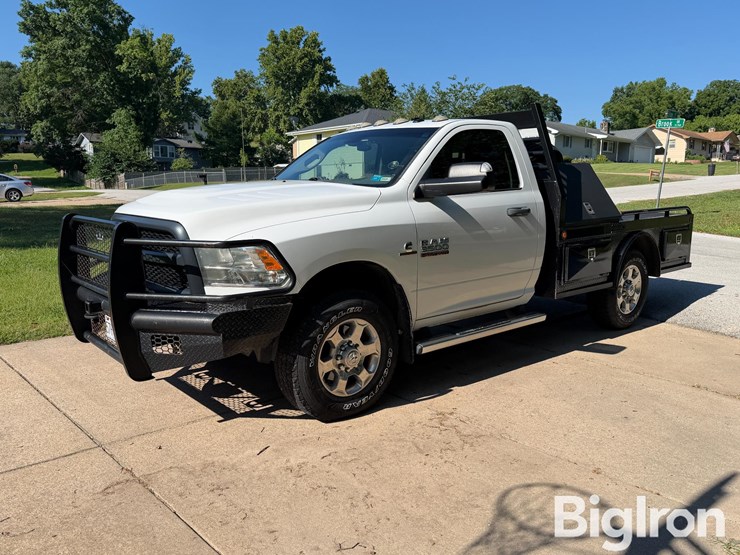 2016-dodge-3500hd-image-1