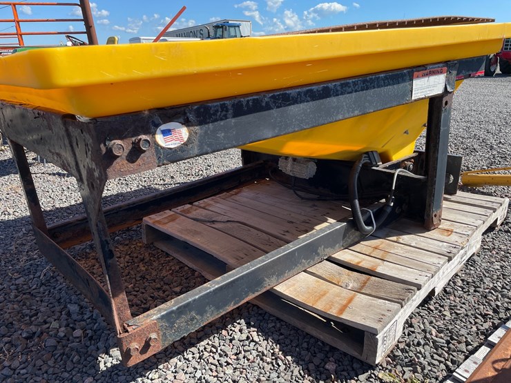 #637-•-snowex-vee-pro-3000-poly-hopper-(mason,-wi)-image-14