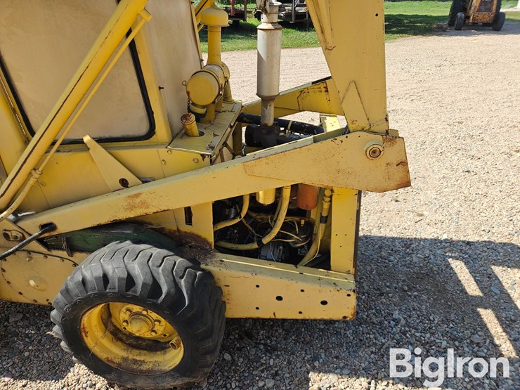 new-holland-l775-image-19
