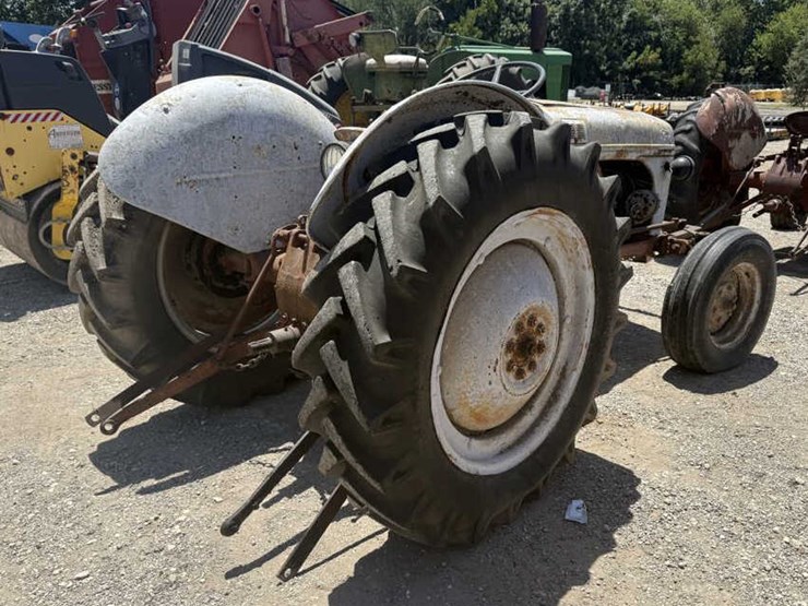 ford-tractor-image-4