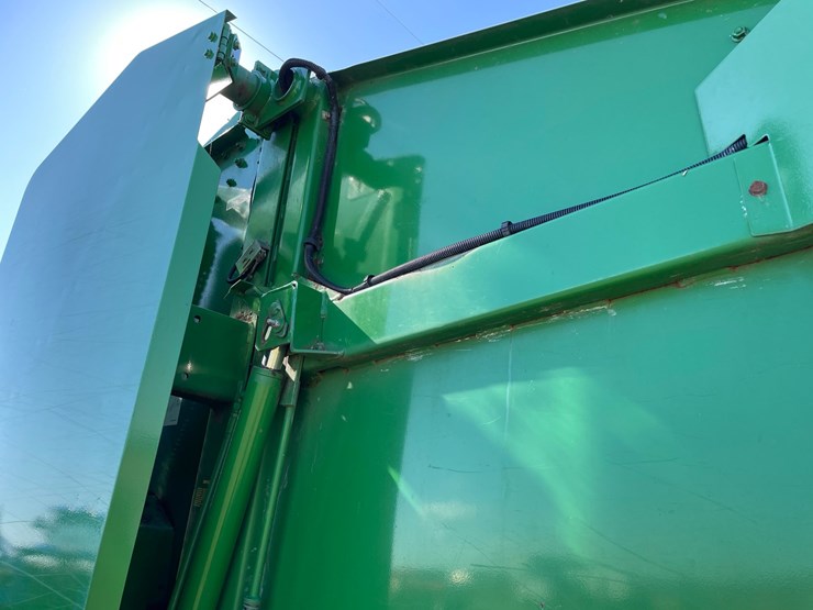 2003-john-deere-567-image-23