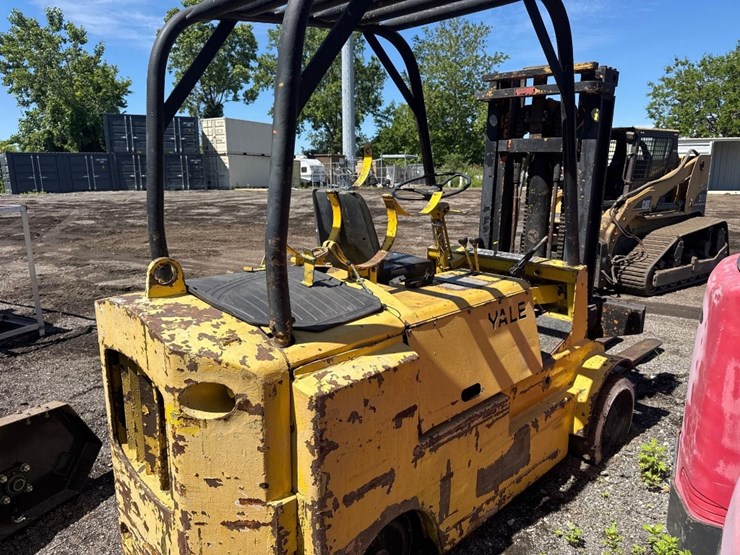 yale-dual-mast-lp-forklift-model-l85f-image-5