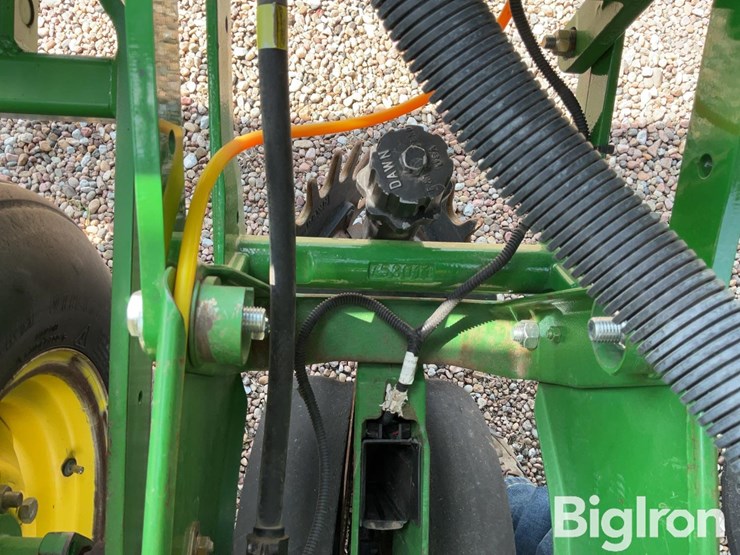 john-deere-1720-image-15
