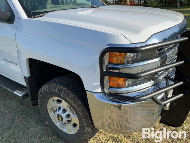 2018-chevrolet-silverado-2500hd-image-10