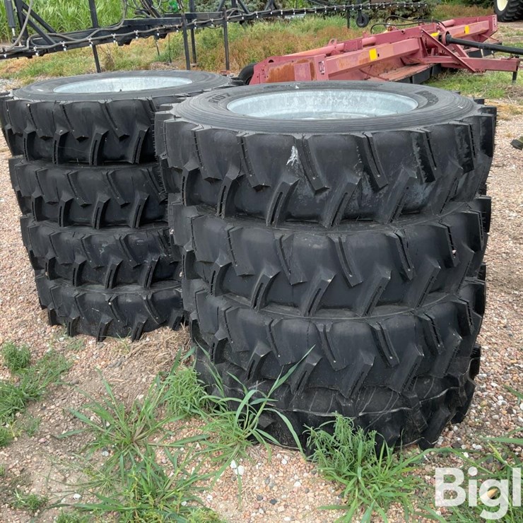 Recapped 11R24.5 Pivot Tires & Rims