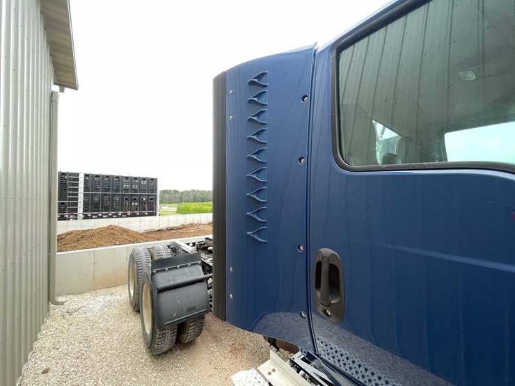 #108-•-2020-international-semi-tractor-(has-wi-title)-(denmark,-wi)-image-25
