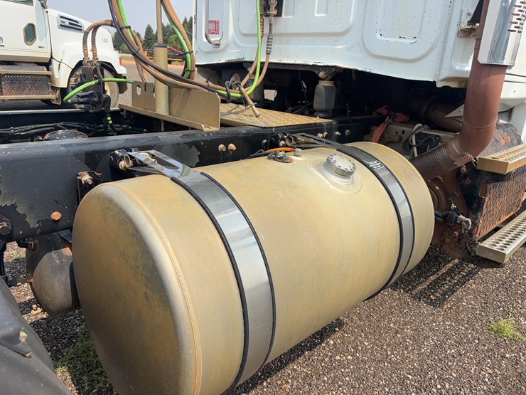 2015-western-star-w4700-semi-image-12