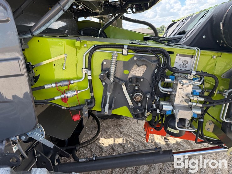 2023-claas-lexion-8700tt-image-18