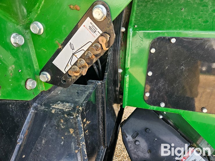 2023-demco-2200-grain-cart-image-16