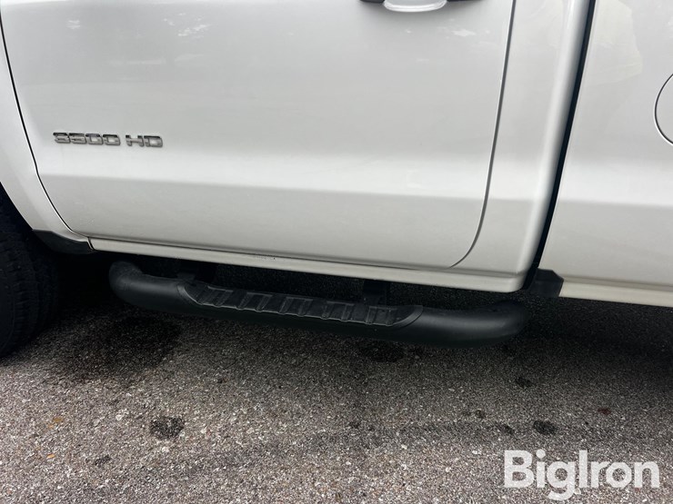 2016-chevrolet-3500-image-12